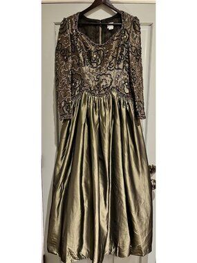 VTG Victoria Royal Ltd Evening Gown Sz 10 Beaded Long Sleeve Lined Formal Ball